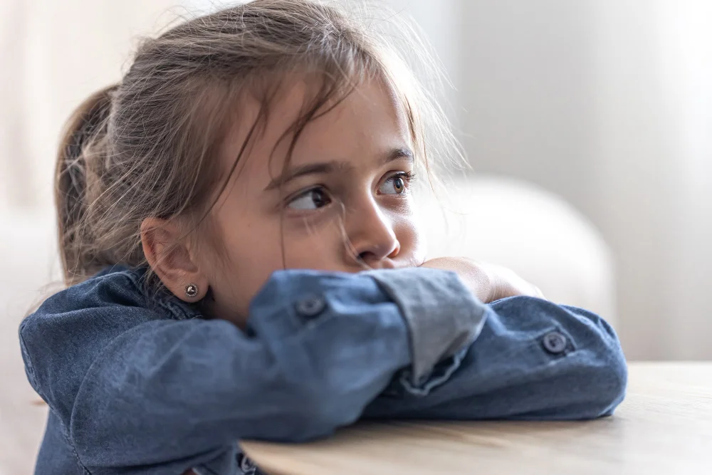 Niña con aspecto triste